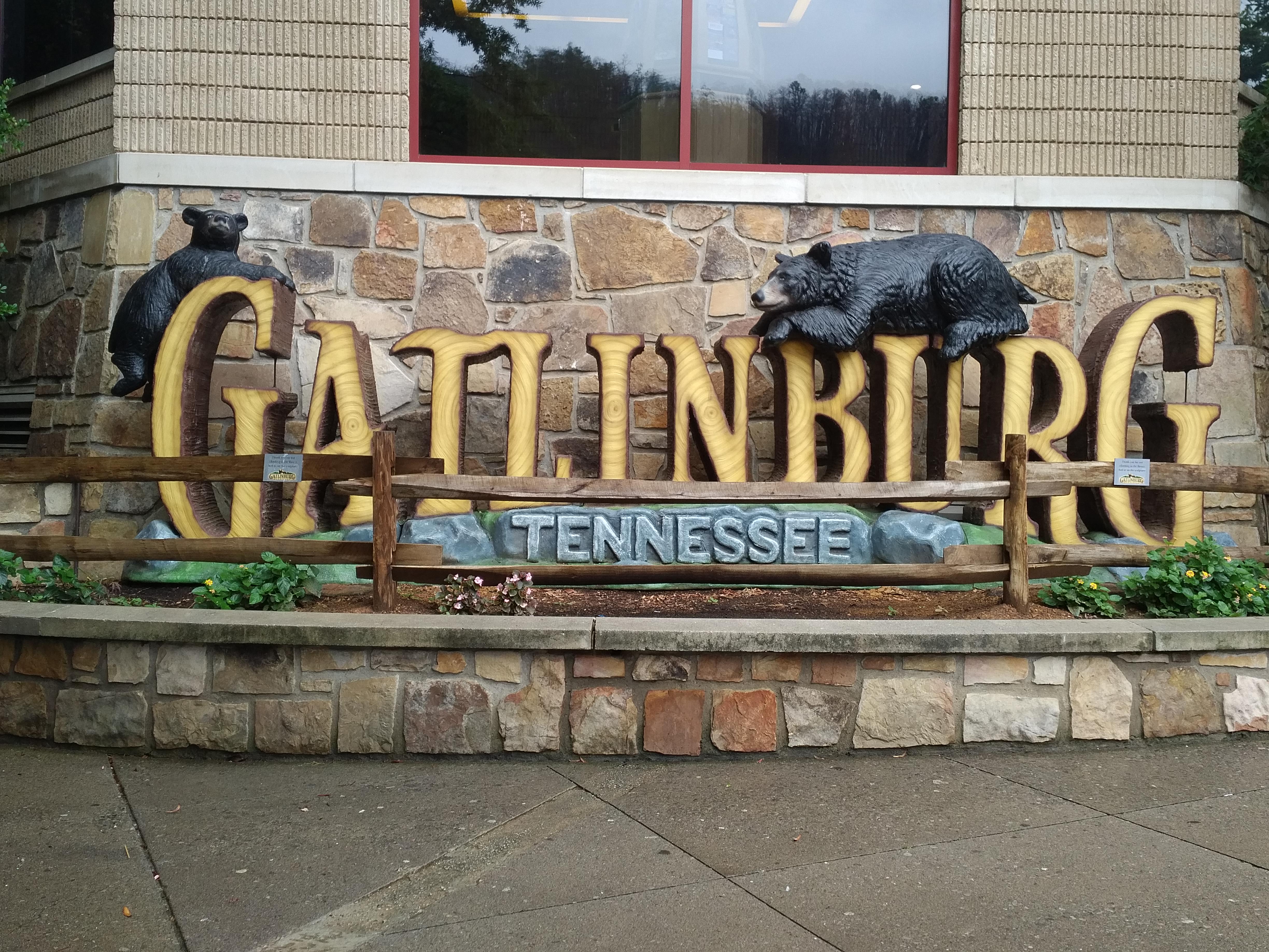 2018 TN Gatlinburg sign.jpg